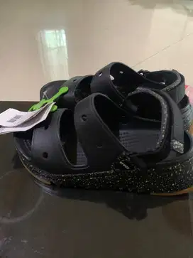 Sepatu sendal crocs hiker xscape