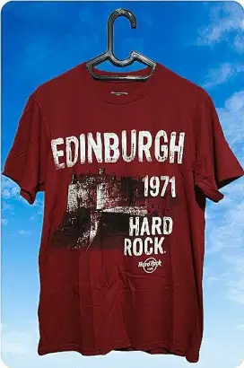 Kaos Hard Rock Cafe EDINBURGH 1971 (Scotland), Size M, Warna Maroon.