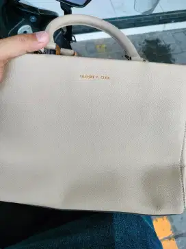 Tas cewek Charles & Keith Ori Mulus
