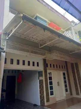Jual Rumah Tingkat di jl Zakria Sanim Tanah Baru Depok