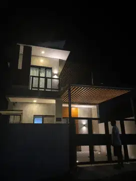 Dijual Cepat Rumah Baru Konsep Industrial Modern, lokasi strategis