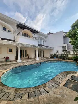 Rumah moderen classic strategis di Lebak bulus area komersial