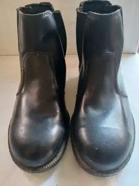 Sepatu kulit untuk Security, no. 7 (new).