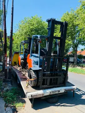 DIJUAL FORKLIFT TOYOTA 8FD25 2,5 TON MAST TRIPLE STAGE SIAP KERJA