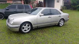 Mercedes-Benz E320 1996 Bensin