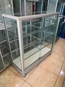 Etalase kaca 1 meter bekas pakai 1 minggu