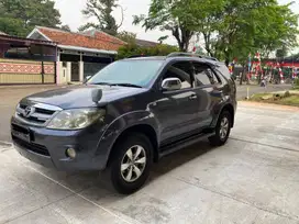 Toyota Fortuner (2005)