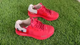 Sepatu under armour Wanita bekas