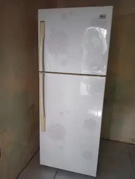 Di jual kulkas LG 2 pintu jumbo masih orisinil pabrik