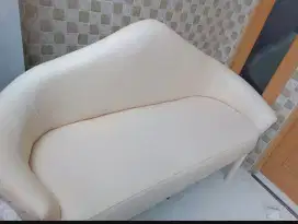 Kursi pengantin baru belum pernah di pakai