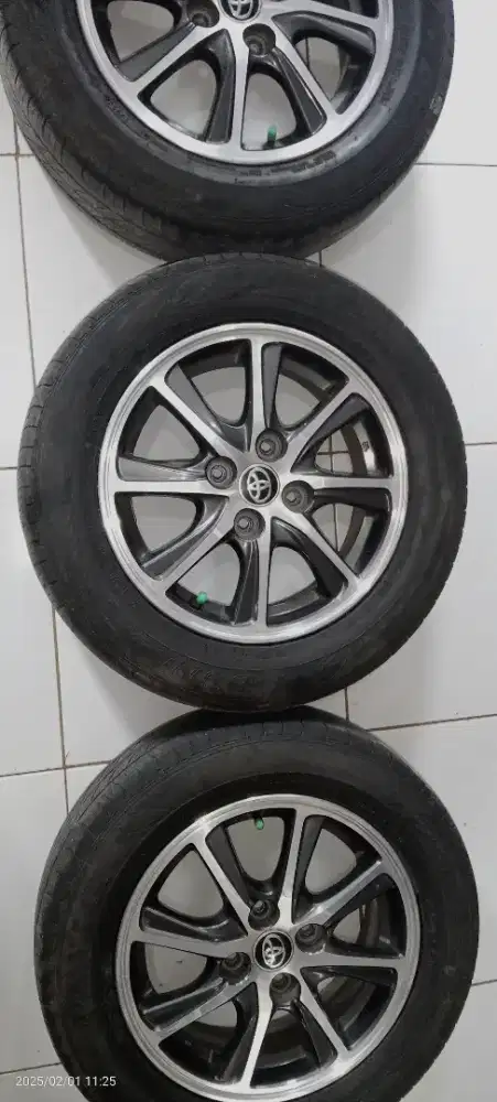 4 SET - Velg ori toyota calya R14 pcd 100 +  Ban 175 65 (NEGO)