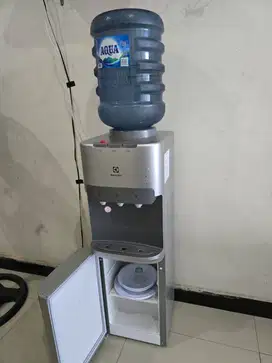 DISPENSER GALON ATAS ELECTROLUX WARNA ABU