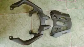 Bracket box honda adv 160