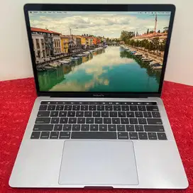Macbook Pro 13 inch, 2018 Four Thunderbolt 3 Ports MR9R2