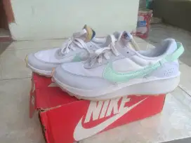 sepatu nike waffle debut