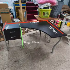 Meja kerja komputer kayu