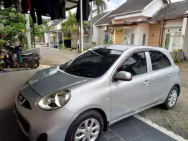 Nissan march 2015 matic