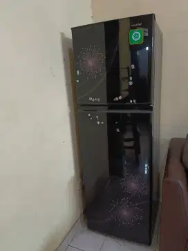 DIJUAL murah kulkas 2pintu tinggi merk sharp