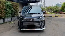 [ LOW KM ] Toyota Voxy 2.0 CVT TSS Facelift AT Hitam 2023 2024