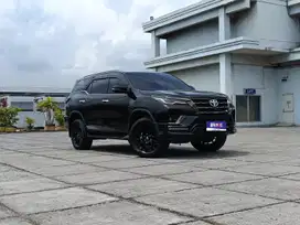 Toyota Fortuner VRZ GR Sport 2.8 AT Diesel 2022 Hitam KM 31RB