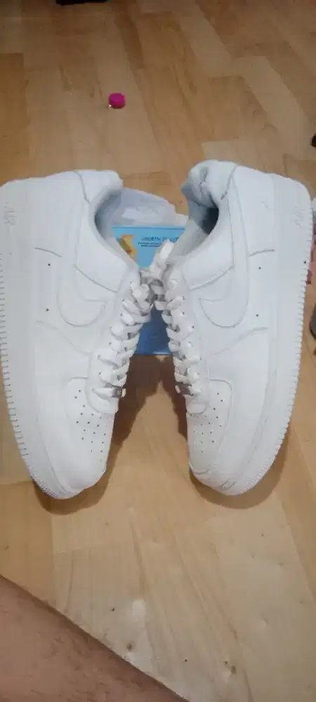 Sepatu naike waite