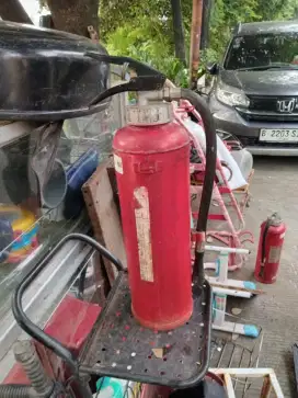 Alat pemadam api ringan