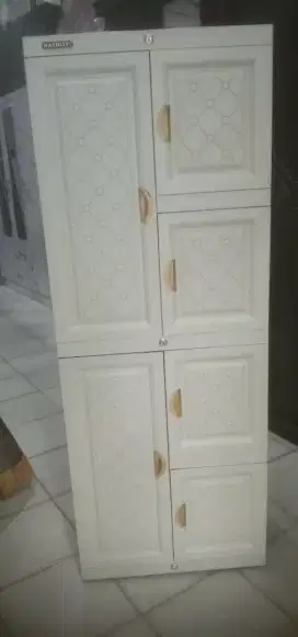 Lemari pakaian mini