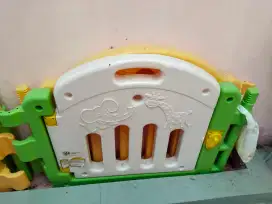 Pagar mainan anak