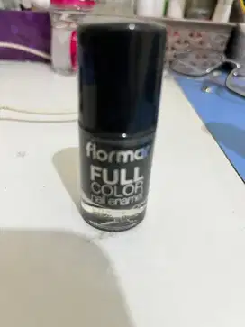 Kuteks hitam florma