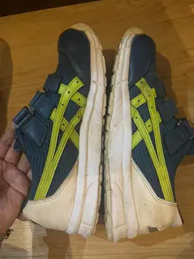 Safety shoes asics bekas