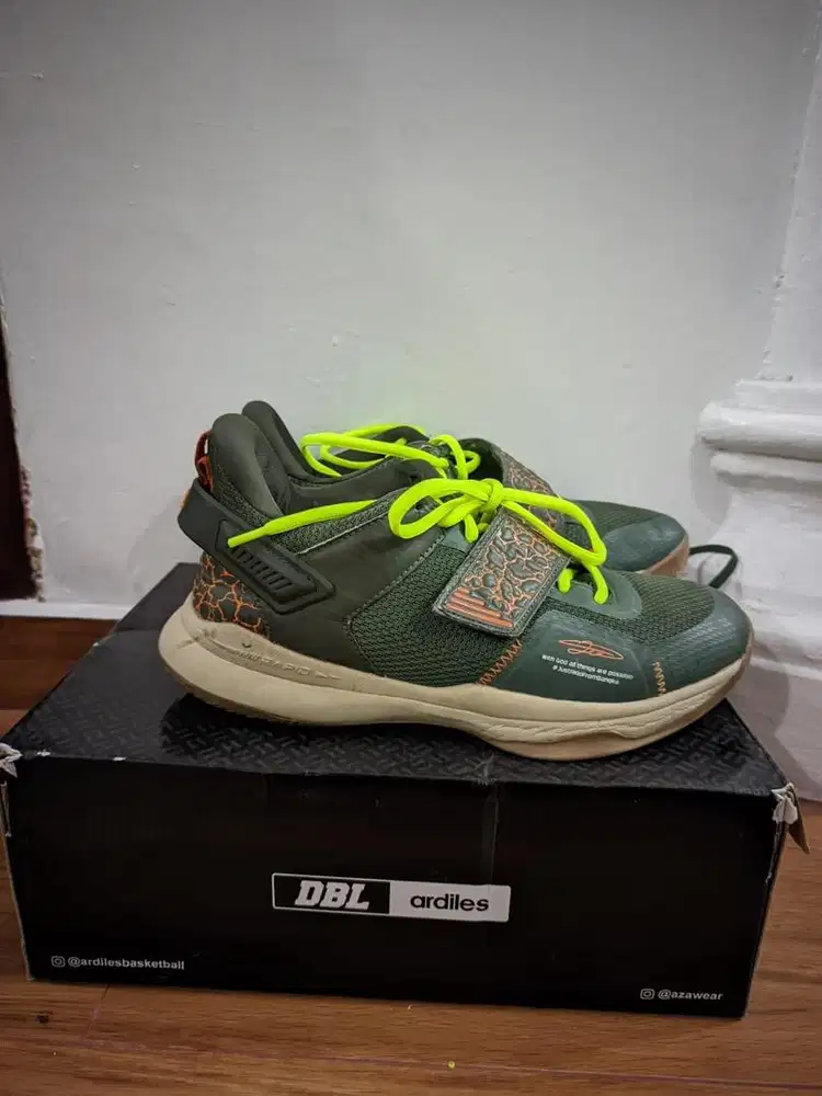 Sepatu basket ad 2 earth