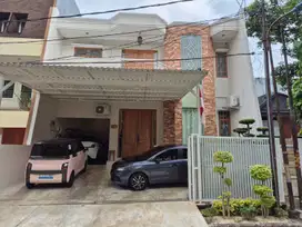 Rumah Taman Kedoya Baru seberang dgn taman