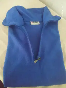 Sweater biru turttle neck yg gaya