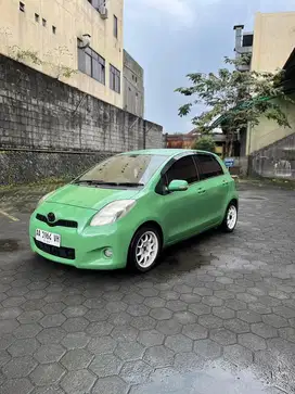 Toyota Yaris E 2012