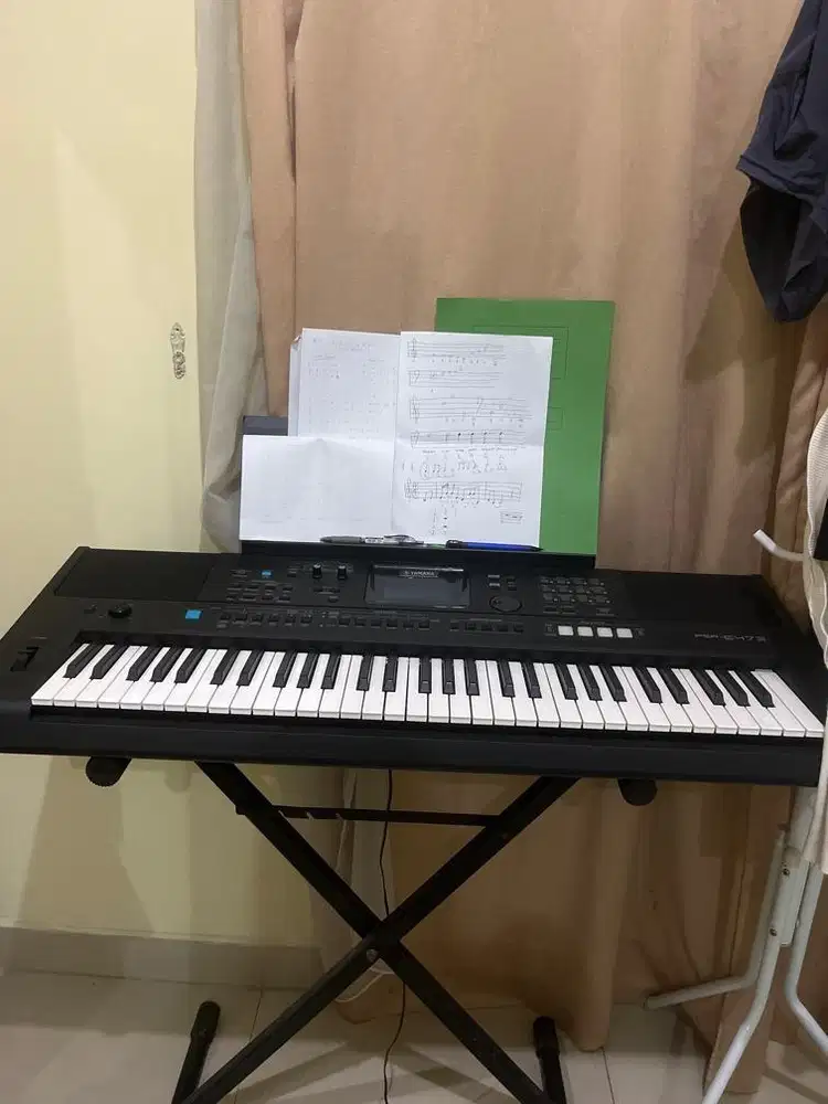 Keyboard yamaha psr e473