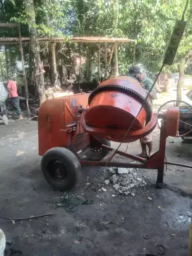Jual molen cor 50kg ban besi dan ban karet siap kerja Redy banyak unit
