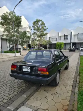 Corolla SE Saloon