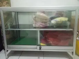Etalase mulus 3 ruang ada kunci