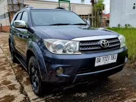 Toyota Fortuner V 4x4 Matic 2009 Full Orisinil Istimewa