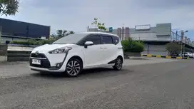 Toyota sienta v at