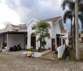 Grand Safira Purwosari hook