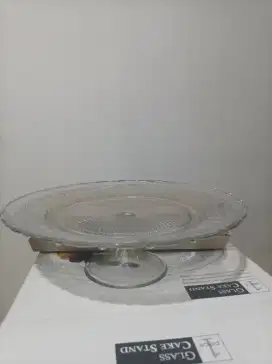 Glass cake stand