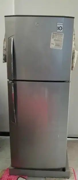 Dijual Kulkas bekas merk LG