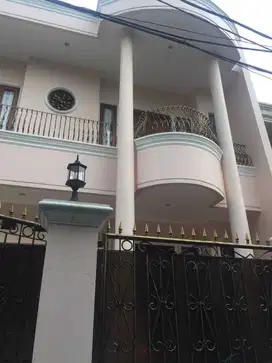 DISEWA RUMAH AREA SENOPATI JL. CIOMAS KEBAYORAN BARU JAKARTA SELATAN