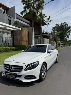 Sedan mewah mercy C200