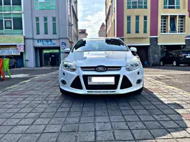 Ford Focus Titanium AT 2012 Sedan