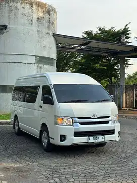 HIACE 3.0 COMMUTER MANUAL 2024