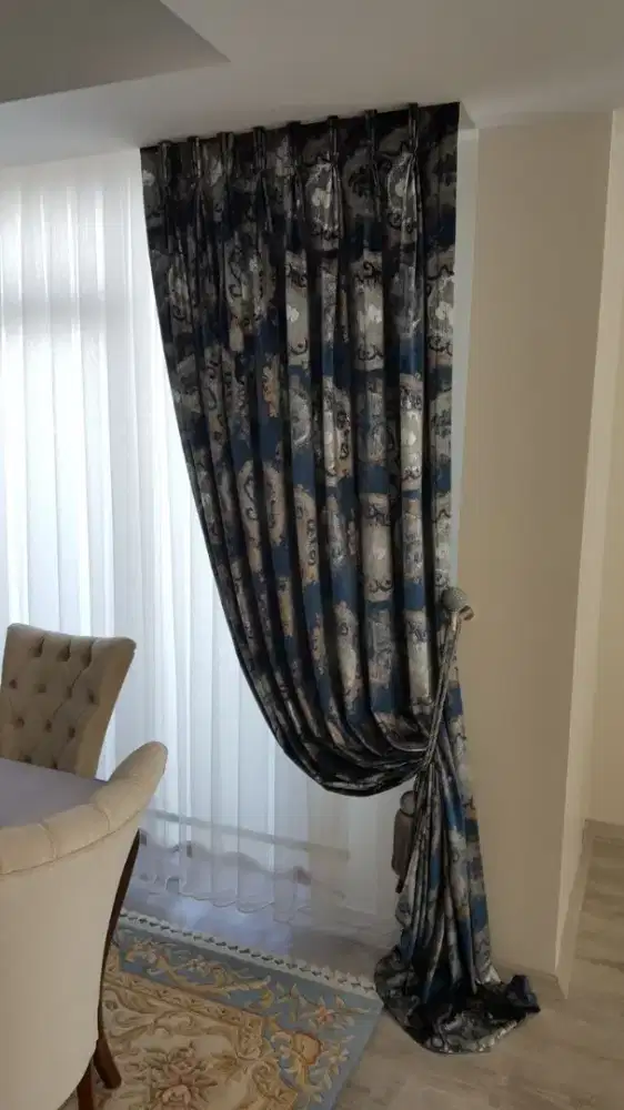 Pasang gordyn gorden murah vertikal roll blind jasa wallpaper dinding