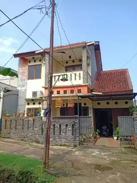 Jual Rumah Tingkat siap huni di pangkalan jati Depok luas 120 m2