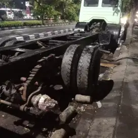 Jasa service mobil elf truk bus